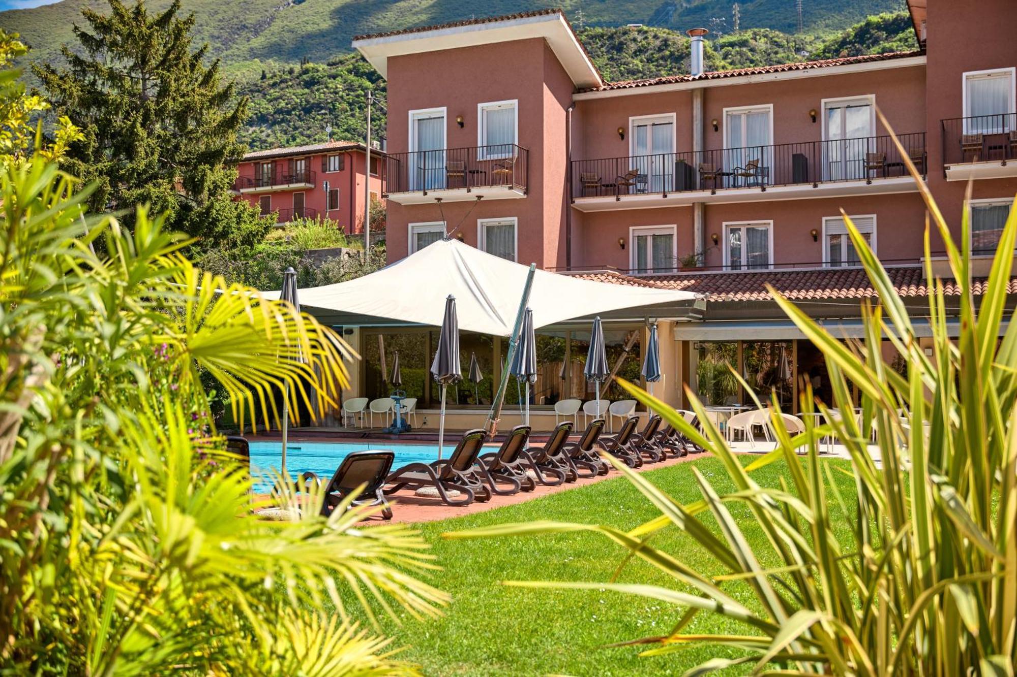 Ambienthotel Luna Rossa Malcesine Exterior foto